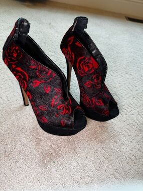 Betsy Johnson Red Rose Embossed Peep-Toe Stiletto Booties Size 6